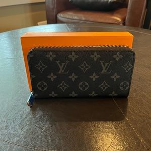 Oversized black/grey wallet